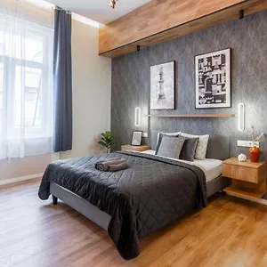  Apartment Exclusive Dohany With Balcony Next To The New York Cafe