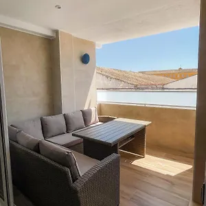 https://apartamento-federico-deluxe-con-terraza-y-garaje.es-andalucia.com